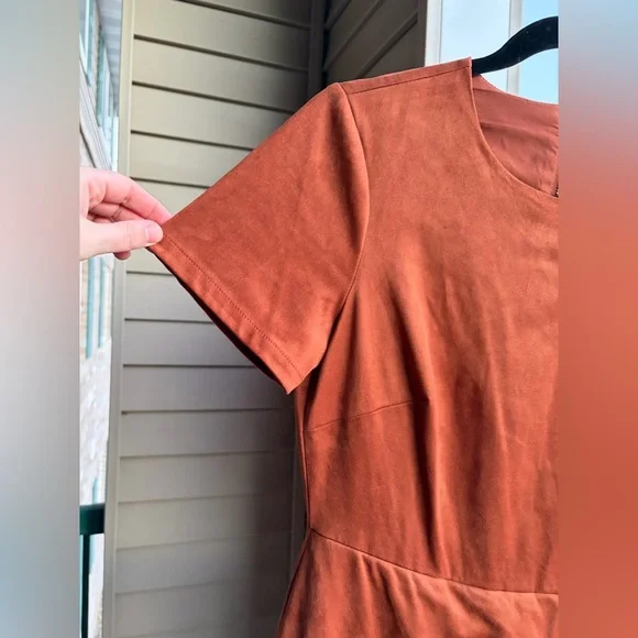 🆕✨ Tahari ASL Walnut Brown Faux Suede Sheath Dress Size 6 Gold Tie Career Midi - Picture 7 of 17